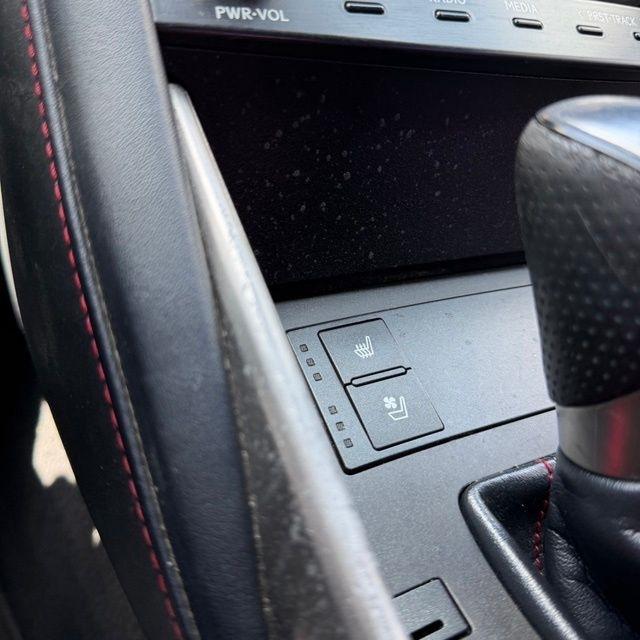 Lexus IS  2018