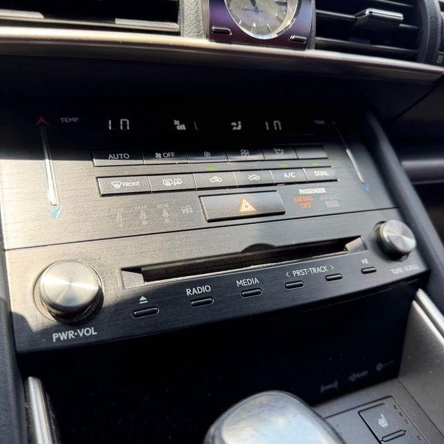 Lexus IS  2018