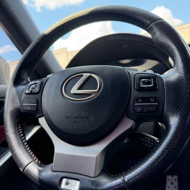 Lexus IS  2018
