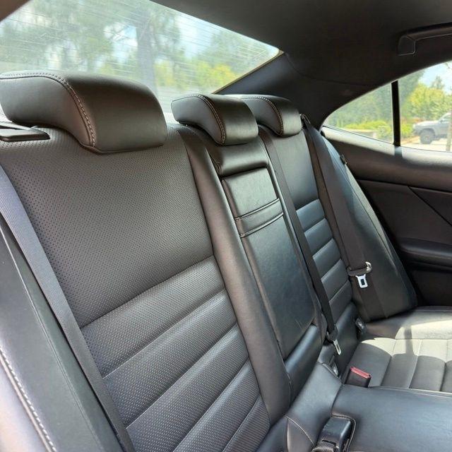 Lexus IS  2015