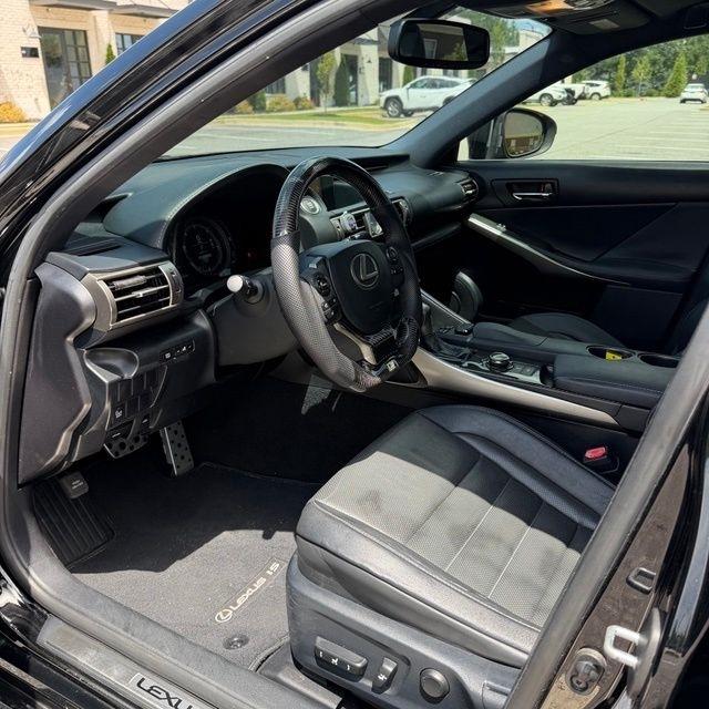 Lexus IS  2015