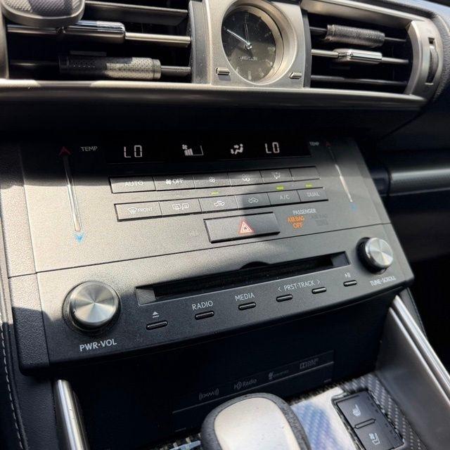 Lexus IS  2015