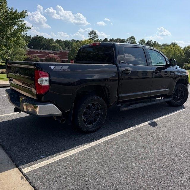 Toyota Tundra  2017