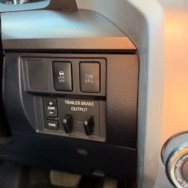 Toyota Tundra  2017