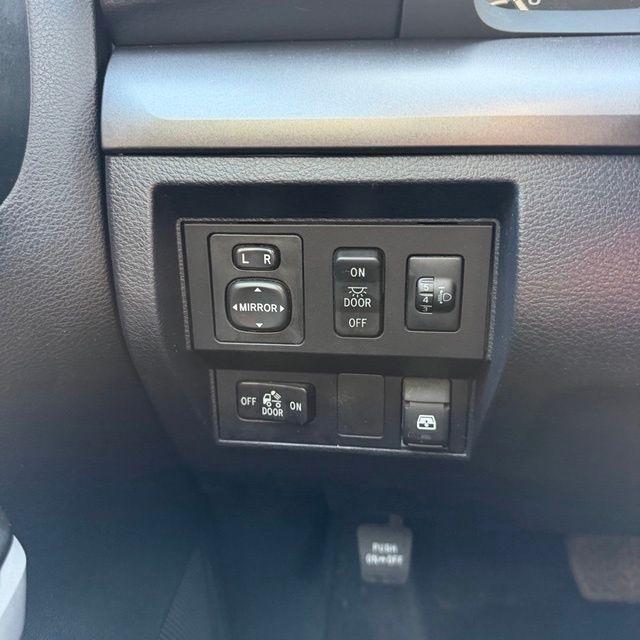 Toyota Tundra  2017