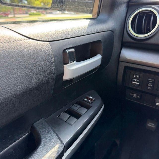 Toyota Tundra  2017