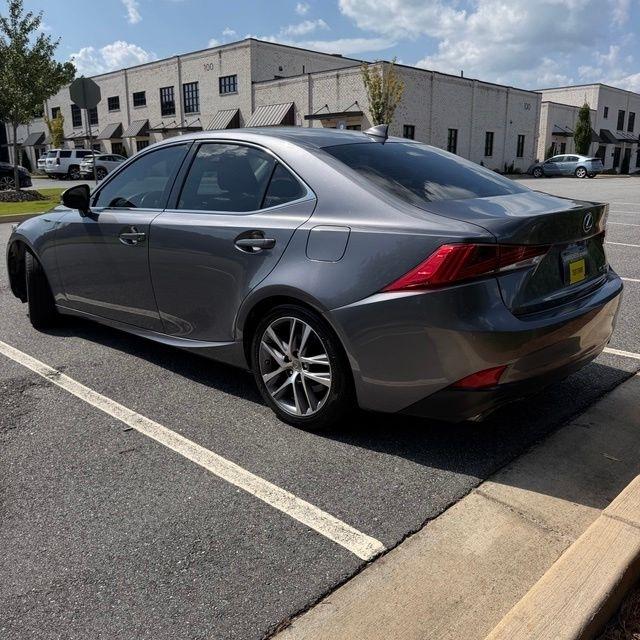 Lexus IS  2019