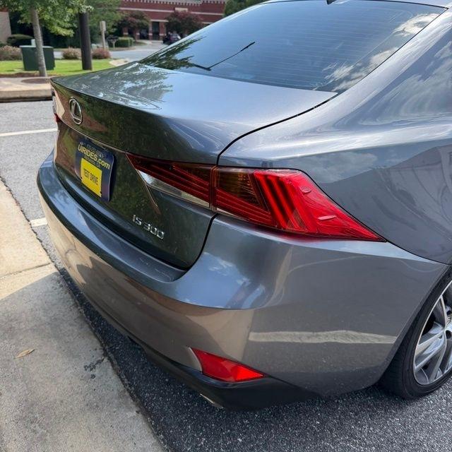 Lexus IS  2019
