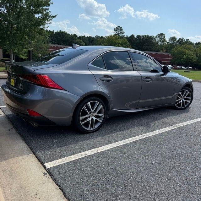 Lexus IS  2019