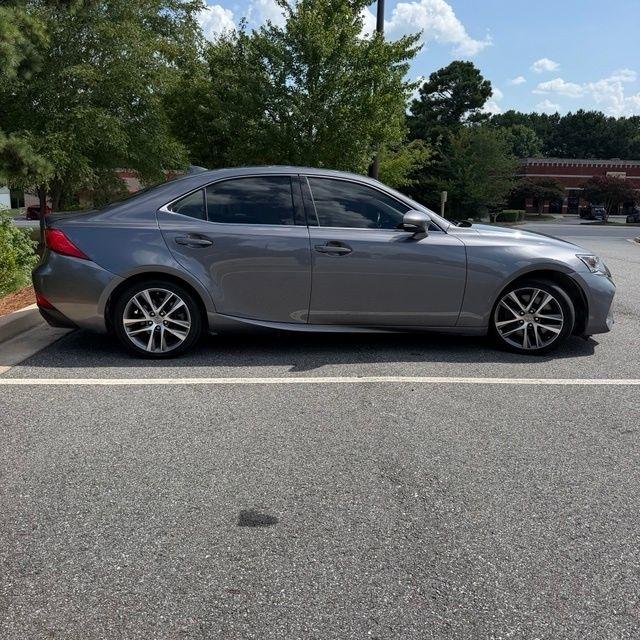 Lexus IS  2019