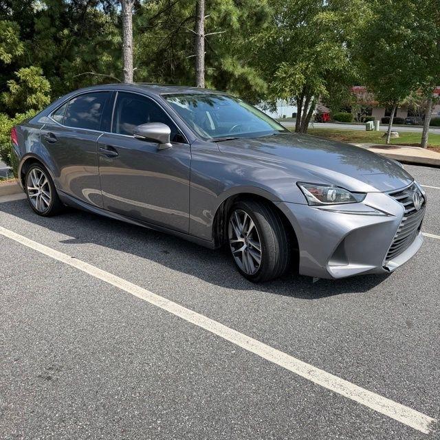 Lexus IS  2019