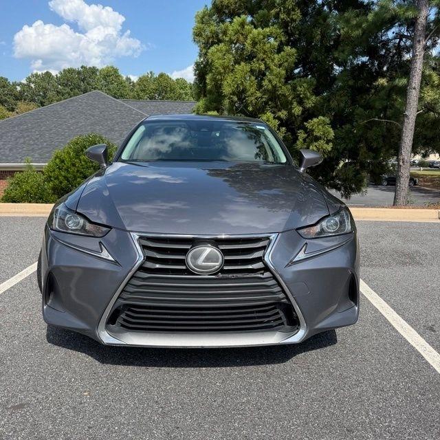 Lexus IS  2019