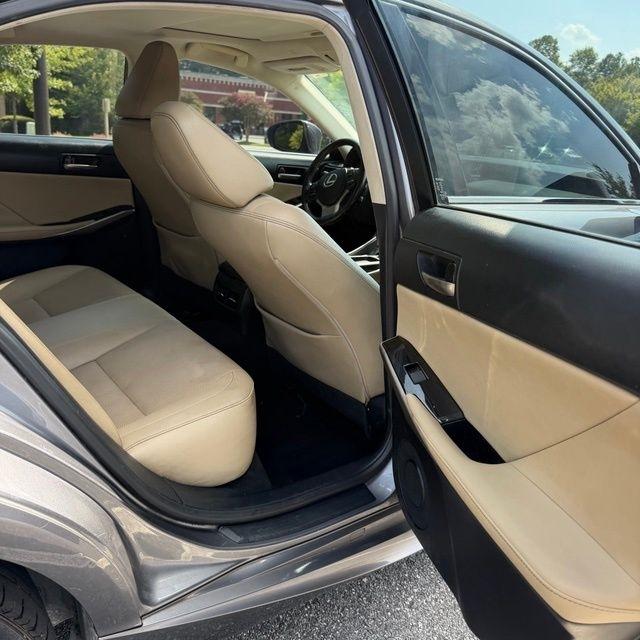 Lexus IS  2019