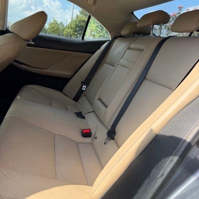 Lexus IS  2019