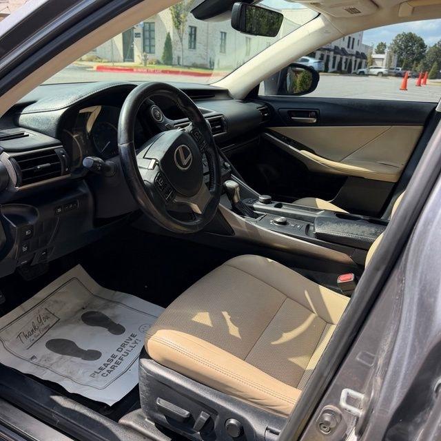 Lexus IS  2019