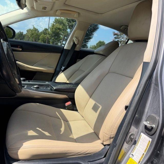 Lexus IS  2019