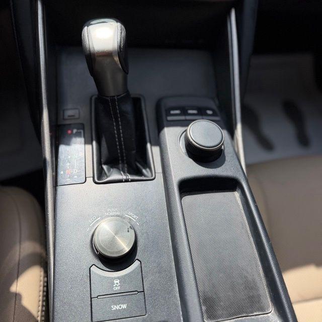 Lexus IS  2019