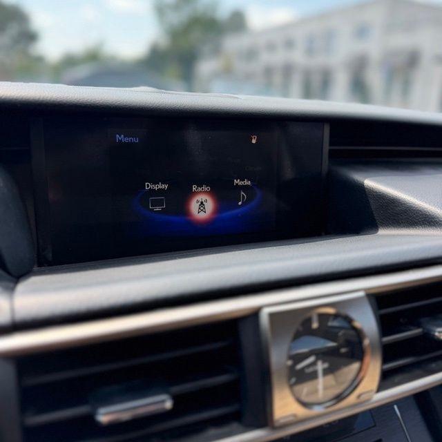 Lexus IS  2019