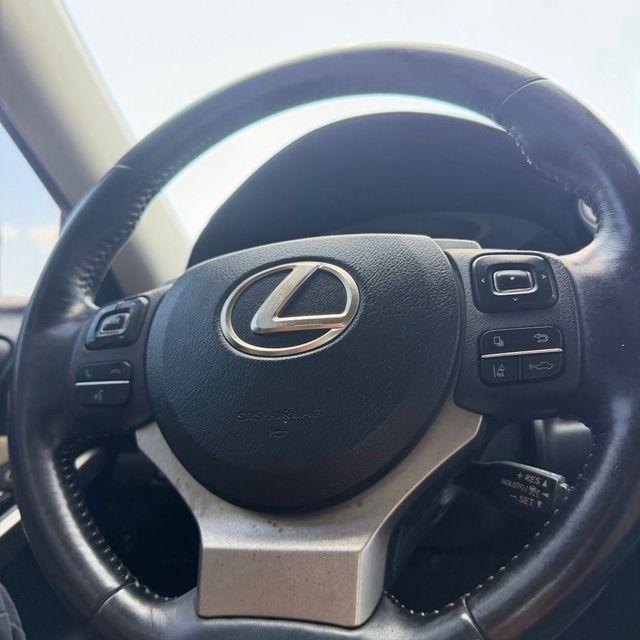 Lexus IS  2019