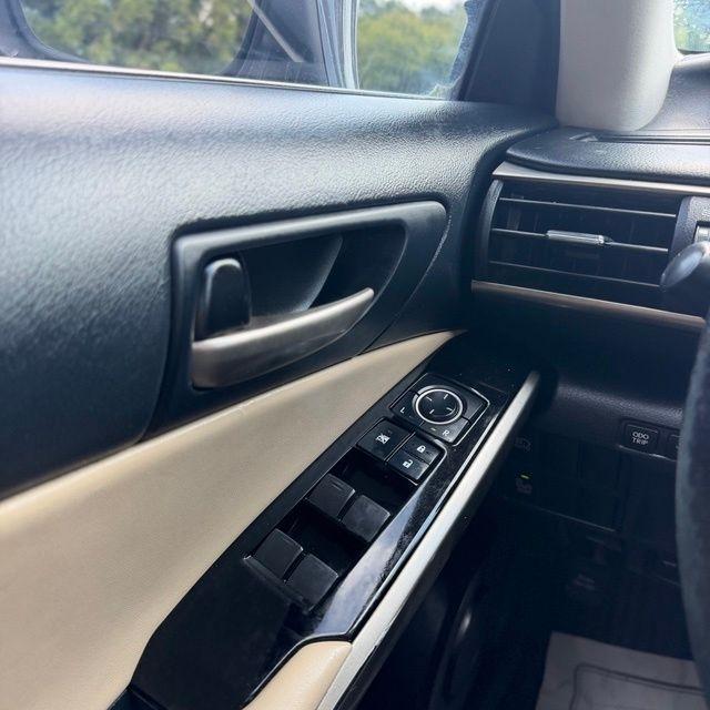 Lexus IS  2019