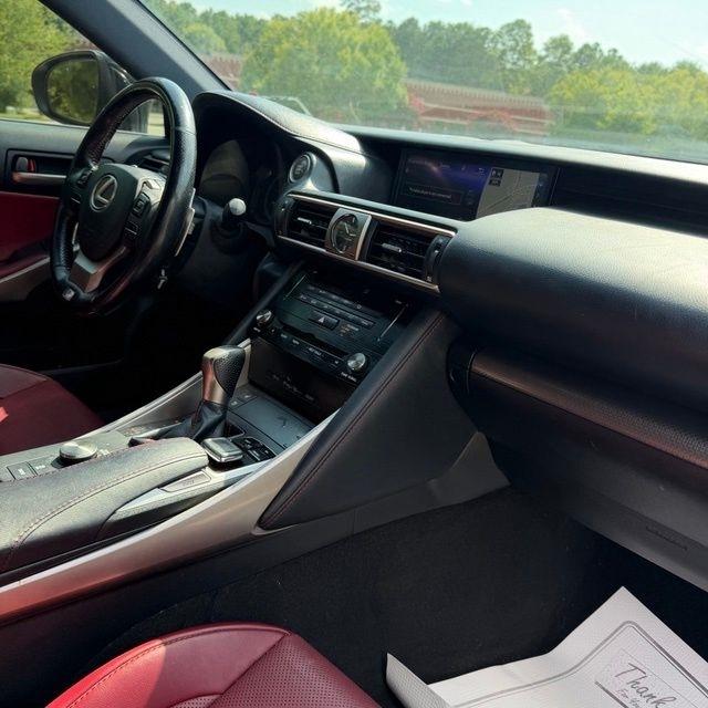 Lexus IS  2017