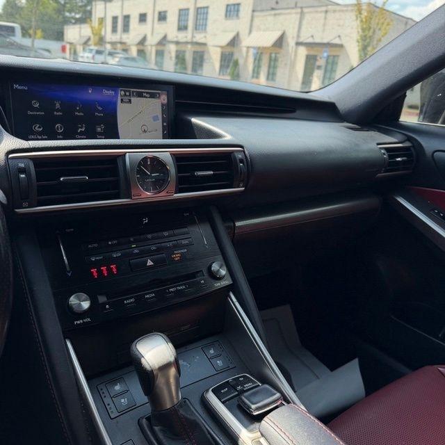 Lexus IS  2017