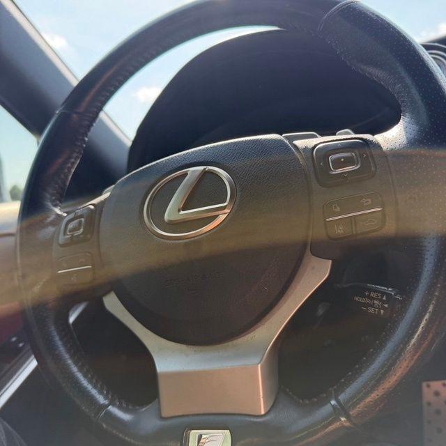 Lexus IS  2017