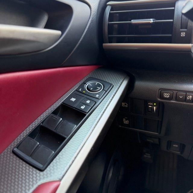 Lexus IS  2017