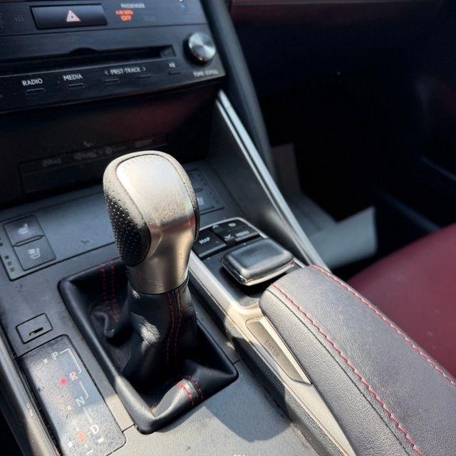 Lexus IS  2017