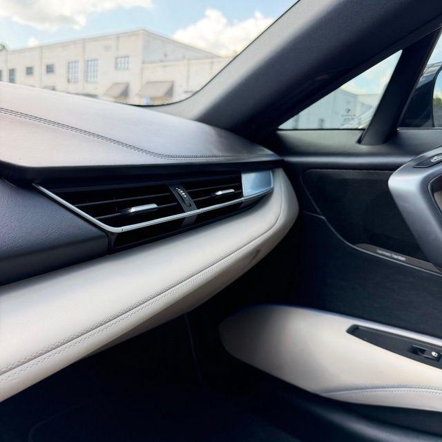 BMW i8  2015