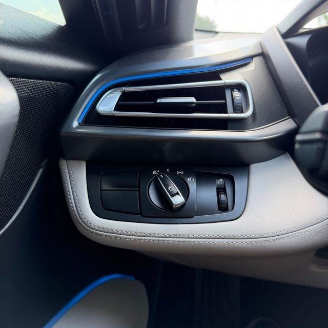 BMW i8  2015