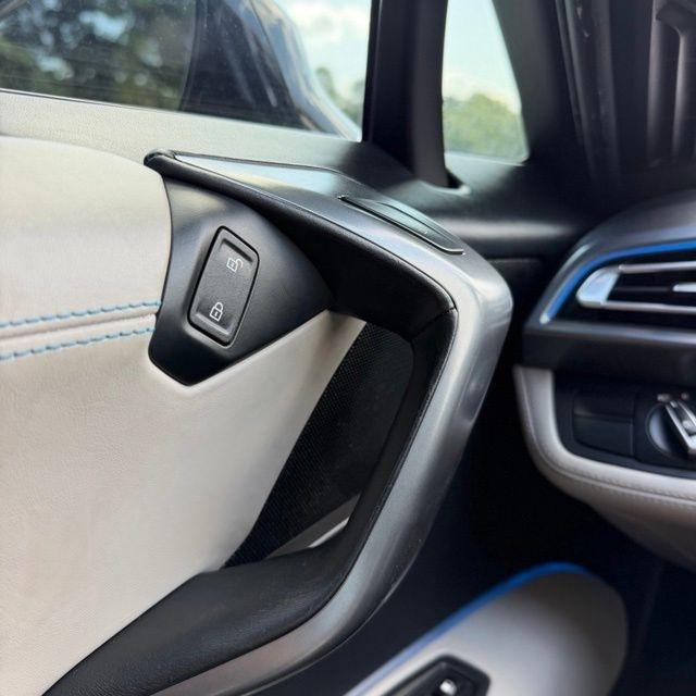 BMW i8  2015
