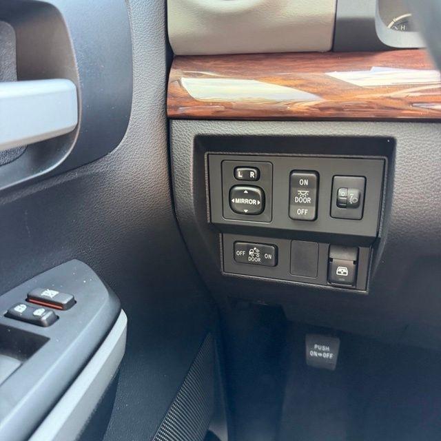 Toyota Tundra  2014