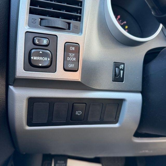 Toyota Sequoia  2015