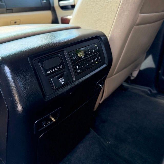 Toyota Sequoia  2013