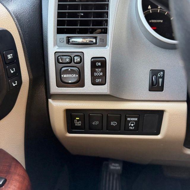 Toyota Sequoia  2013