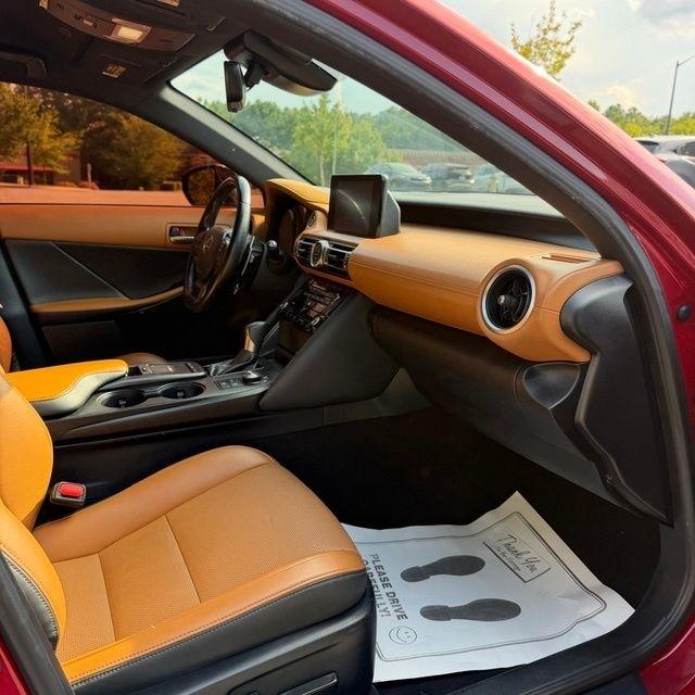 Lexus IS  2021