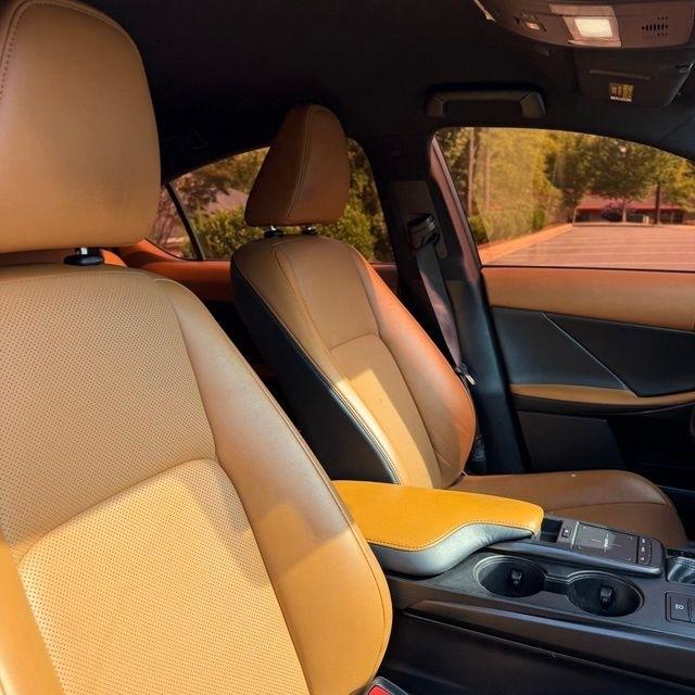 Lexus IS  2021