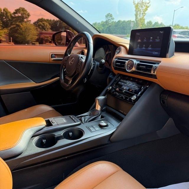 Lexus IS  2021