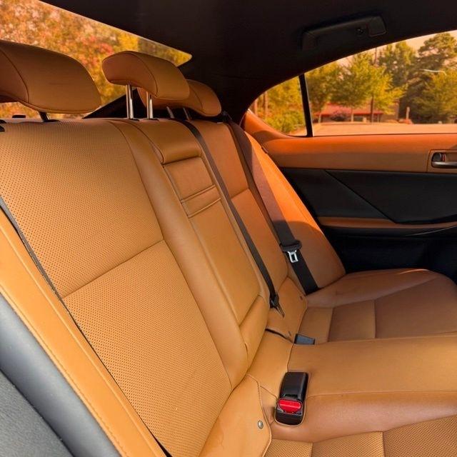 Lexus IS  2021