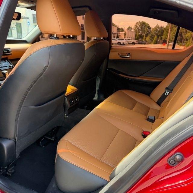 Lexus IS  2021