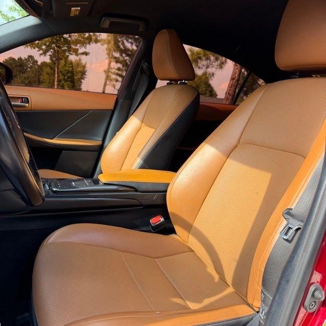 Lexus IS  2021