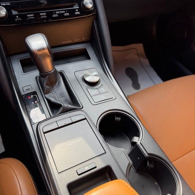 Lexus IS  2021
