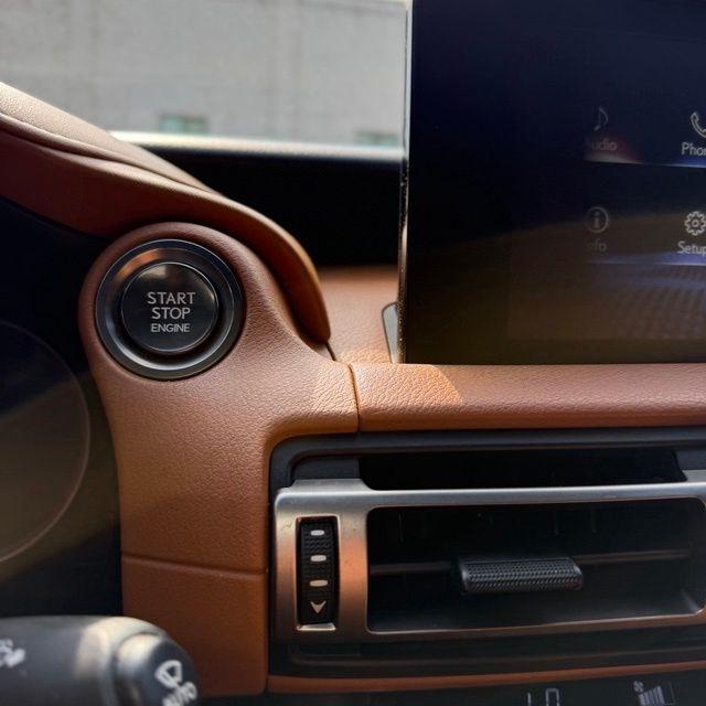 Lexus IS  2021