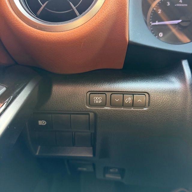 Lexus IS  2021