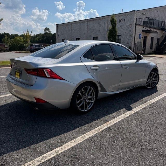 Lexus IS  2015