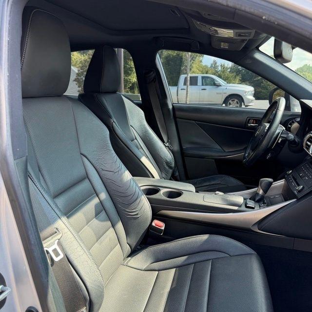 Lexus IS  2015