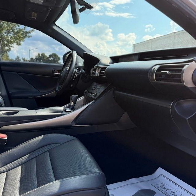 Lexus IS  2015