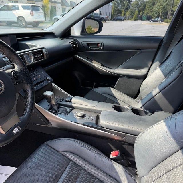 Lexus IS  2015