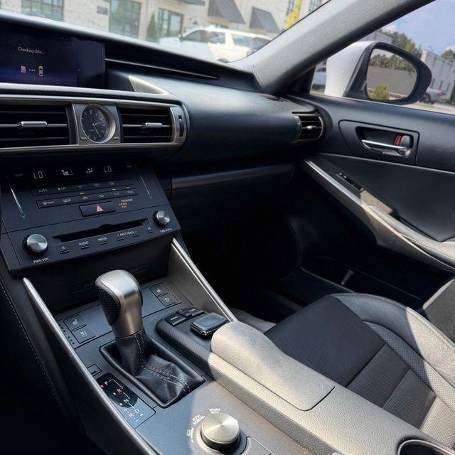 Lexus IS  2015